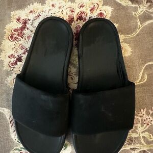 Classic Black Slide Lululemon Sandal slides very comfortable